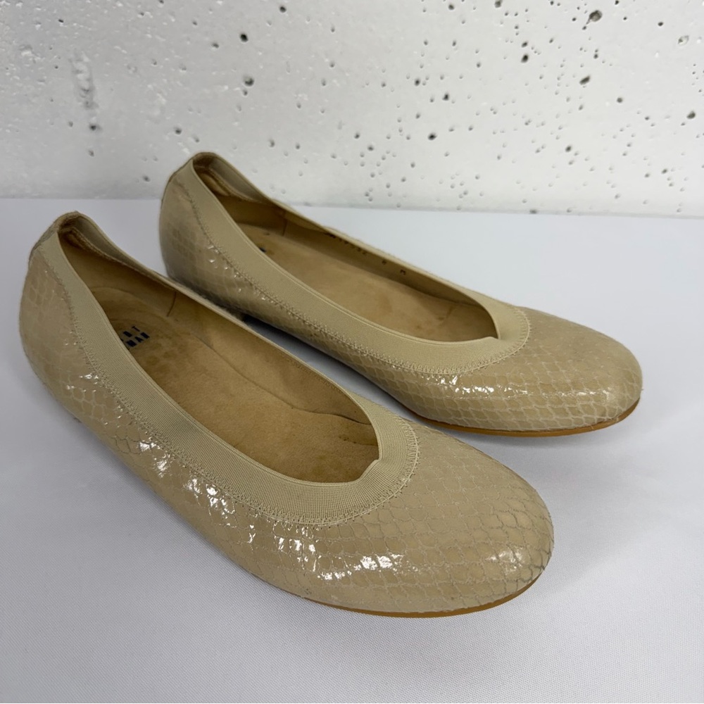 Stuart Weitzman Women’s Size 8 Beige Leather Reptile Lizard Print Ballet Flats